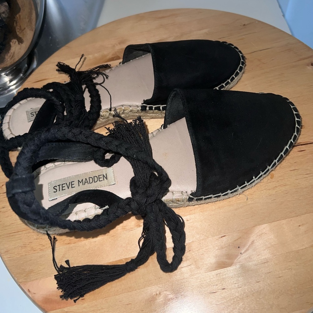 STEVE MADDEN BLACK SUEDE AND ROPE TIE UP FLATS